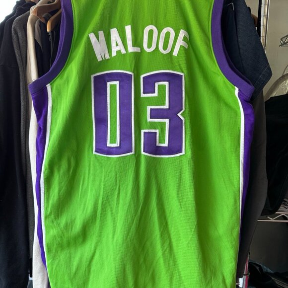 Team Maloof Basketball Jersey 03 Neon Green Purple Sacramento Kings - Picture 2 of 2